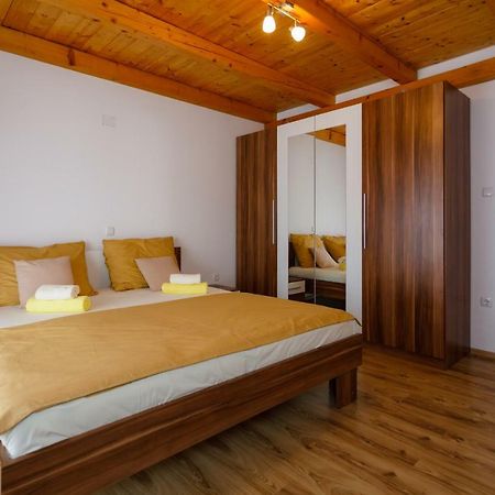 Apartment Aleksandra Malinska Ngoại thất bức ảnh