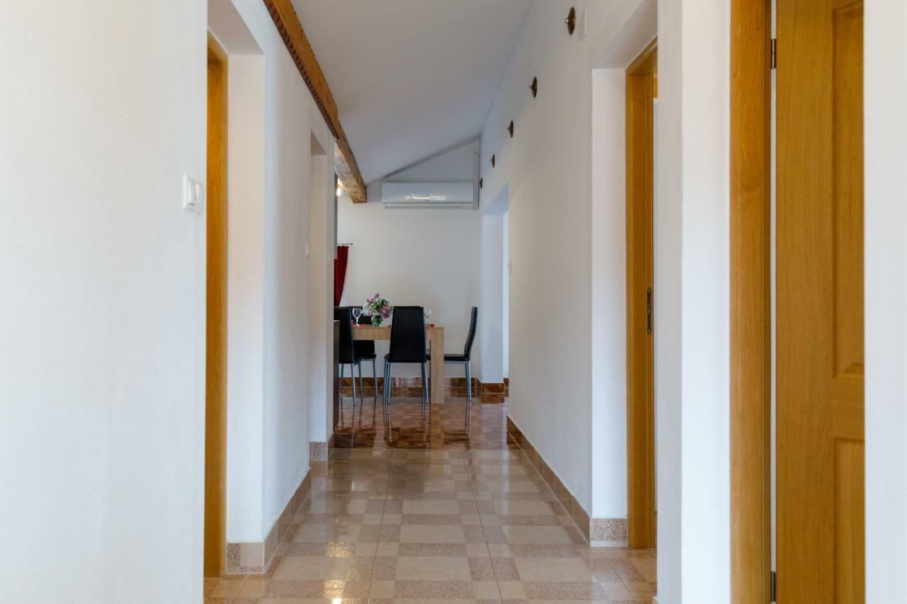 Apartment Aleksandra Malinska Ngoại thất bức ảnh